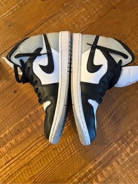 Nike Air Jordan High Top Sneakers EUC mens size 7.5